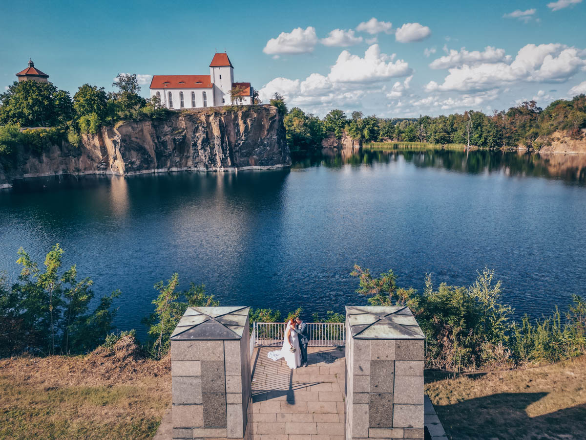 Hochzeitsfotograf-Julia-Pevchina-Leipzig-ungestellte-hochzeitsbilder-hochzeitsfotografie-voelkerschlachtdenkmal-heiraten-in-sachsen-drohnenaufnahme-drohnenfotos