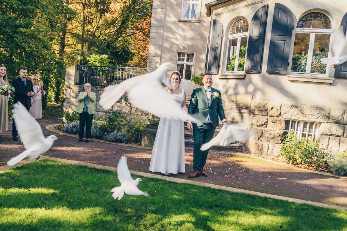 Hochzeitsfotograf-Leipzig-Sachsen-Bad-Harzburg-weisse-Tauben-zur-Hochzeit-Hochzeitsinspiration-Hochzeitsreportage