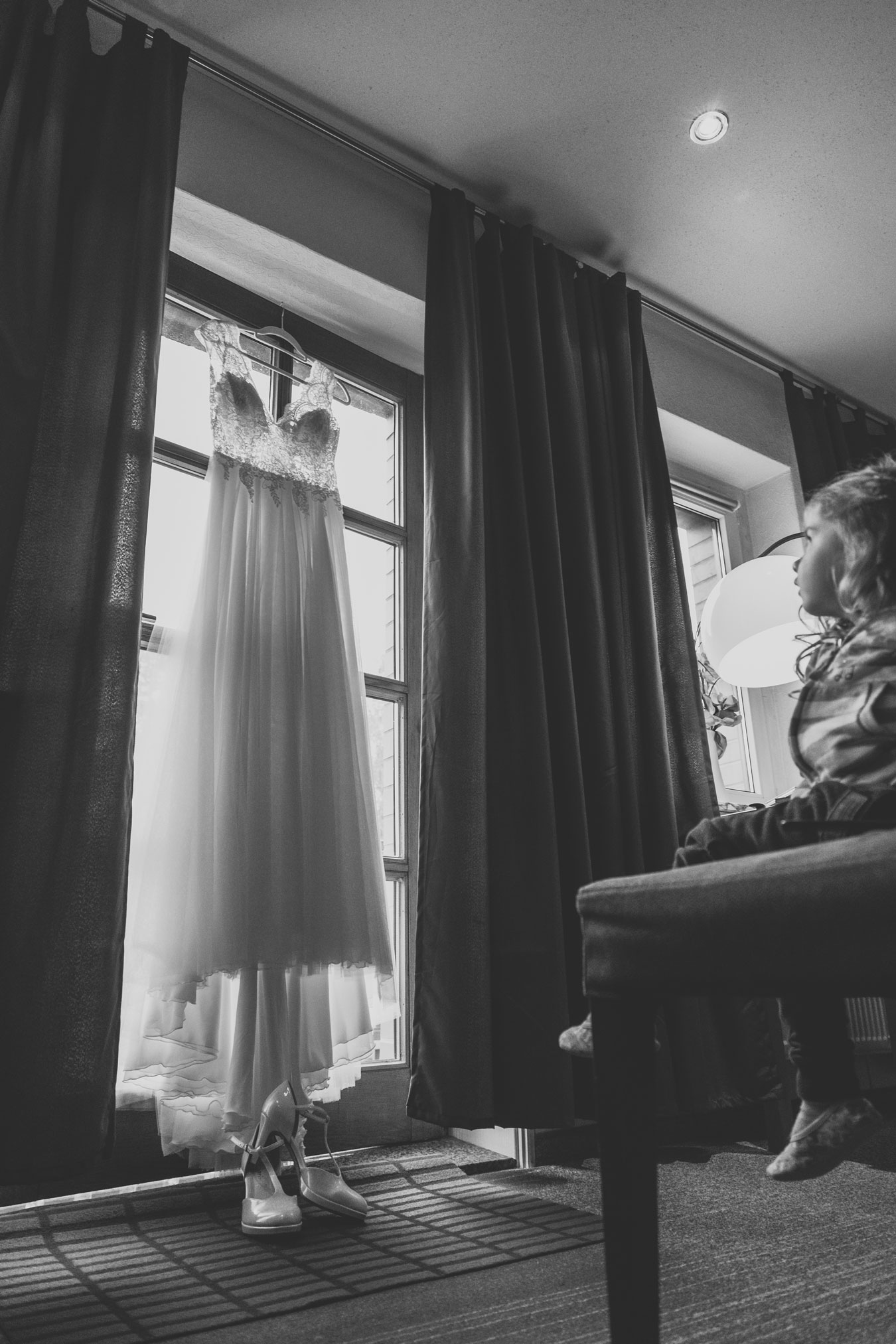 Hochzeitsfotografin-Julia-Pevchina-Getting-Ready-Brautkleid-Leipzig-Sachsen-Mersebrug-Magdeburg-Freie-Trauung-Hochzeitsfotos-Fotograf