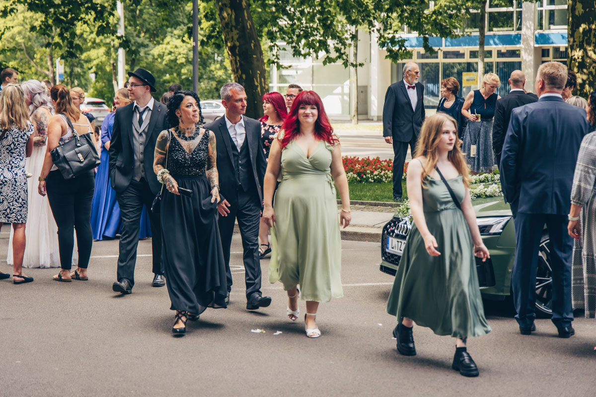 standesamtliche Trauung standesamt leipzig Hochzeitsfotograf Leipzig urbane Hochzeit im Sommer