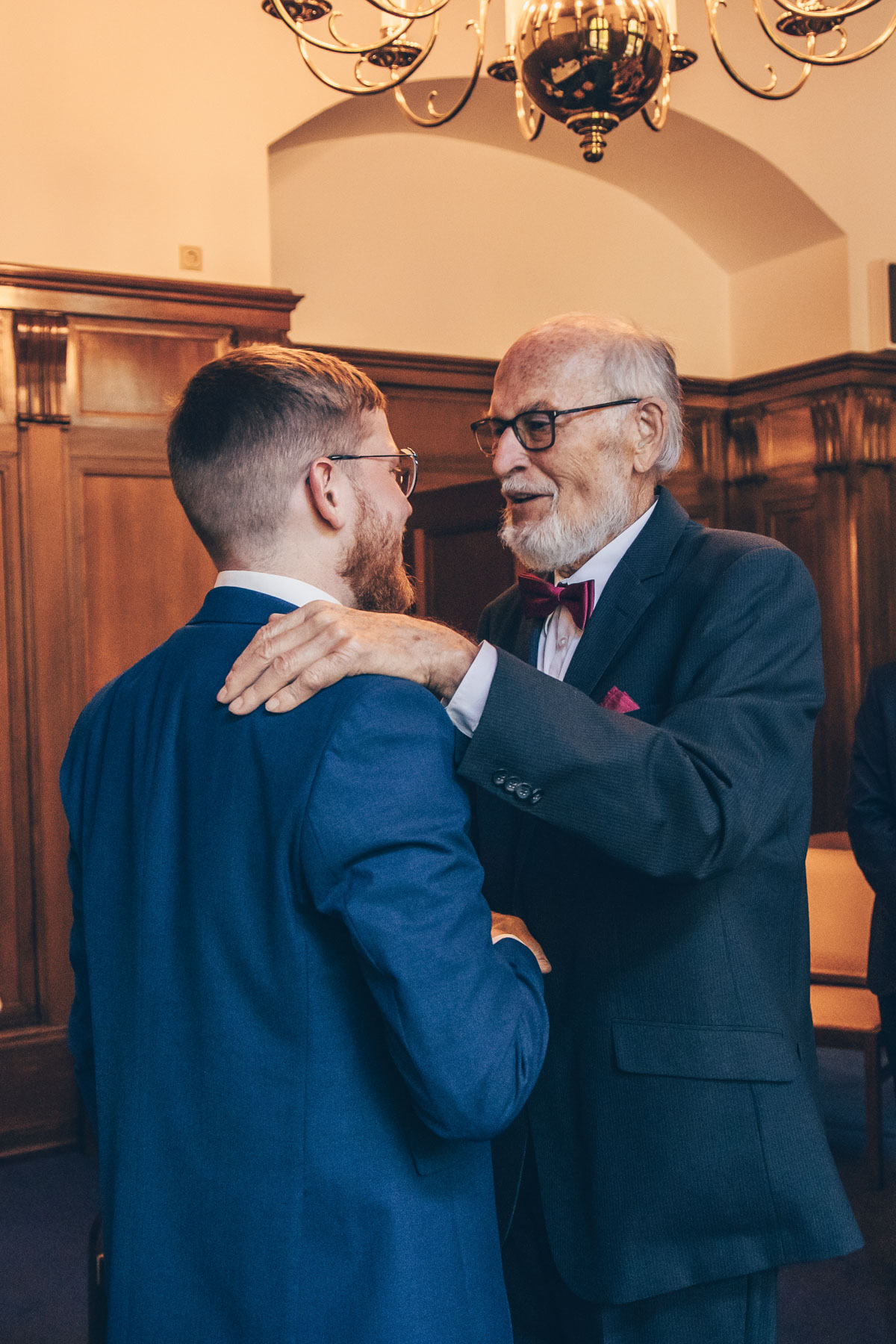 standesamtliche Trauung standesamt leipzig Hochzeitsfotograf Leipzig urbane Hochzeit im Sommer