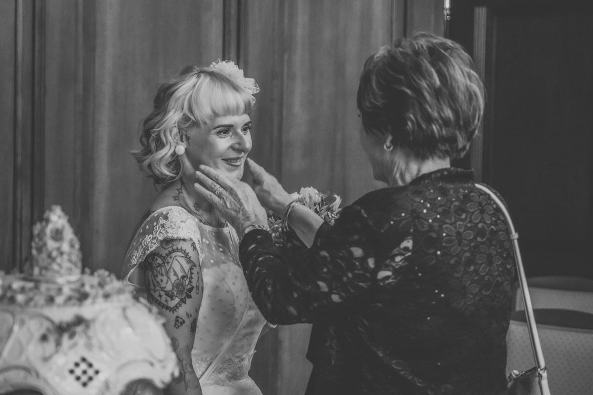 standesamtliche Trauung standesamt leipzig Hochzeitsfotograf Leipzig urbane Hochzeit im Sommer