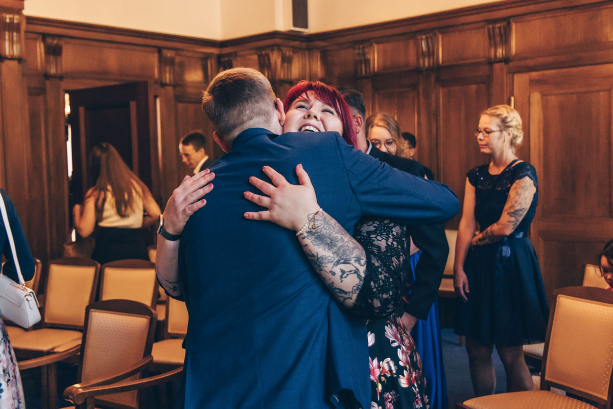standesamtliche Trauung standesamt leipzig Hochzeitsfotograf Leipzig urbane Hochzeit im Sommer