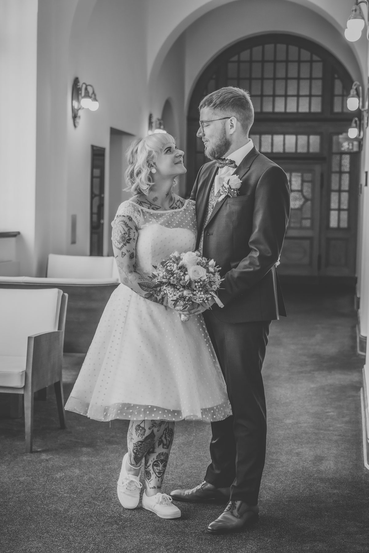 standesamtliche Trauung standesamt leipzig Hochzeitsfotograf Leipzig urbane Hochzeit im Sommer