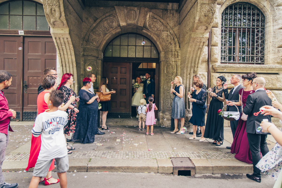 standesamtliche Trauung standesamt leipzig Hochzeitsfotograf Leipzig urbane Hochzeit im Sommer