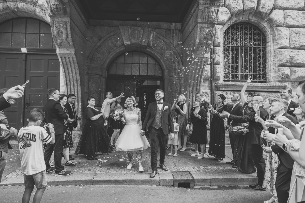standesamtliche Trauung standesamt leipzig Hochzeitsfotograf Leipzig urbane Hochzeit im Sommer