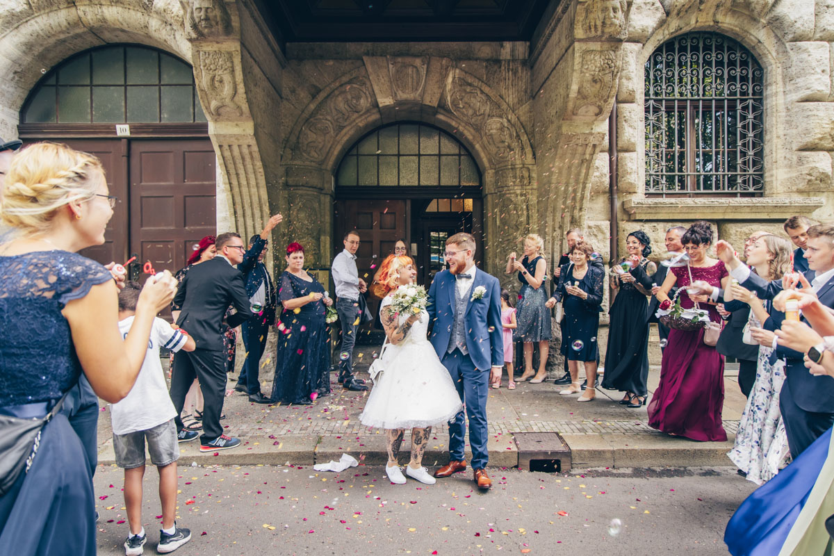 standesamtliche Trauung standesamt leipzig Hochzeitsfotograf Leipzig urbane Hochzeit im Sommer