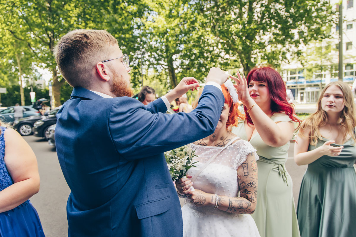 standesamtliche Trauung standesamt leipzig Hochzeitsfotograf Leipzig urbane Hochzeit im Sommer
