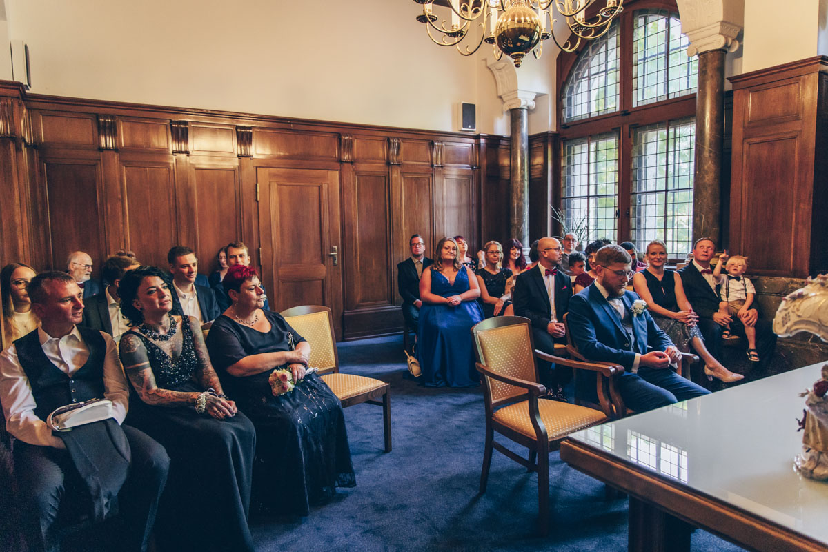 standesamtliche Trauung standesamt leipzig Hochzeitsfotograf Leipzig urbane Hochzeit im Sommer