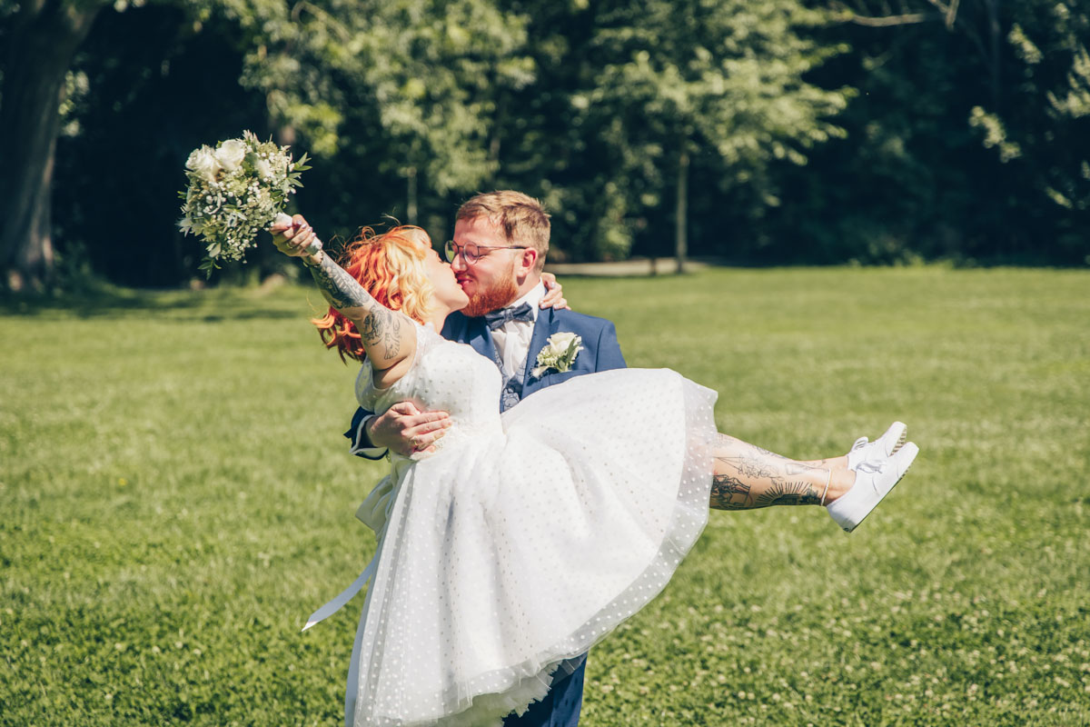 standesamtliche Trauung standesamt leipzig Hochzeitsfotograf Leipzig urbane Hochzeit im Sommer