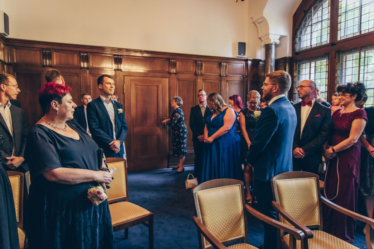 standesamtliche Trauung standesamt leipzig Hochzeitsfotograf Leipzig urbane Hochzeit im Sommer