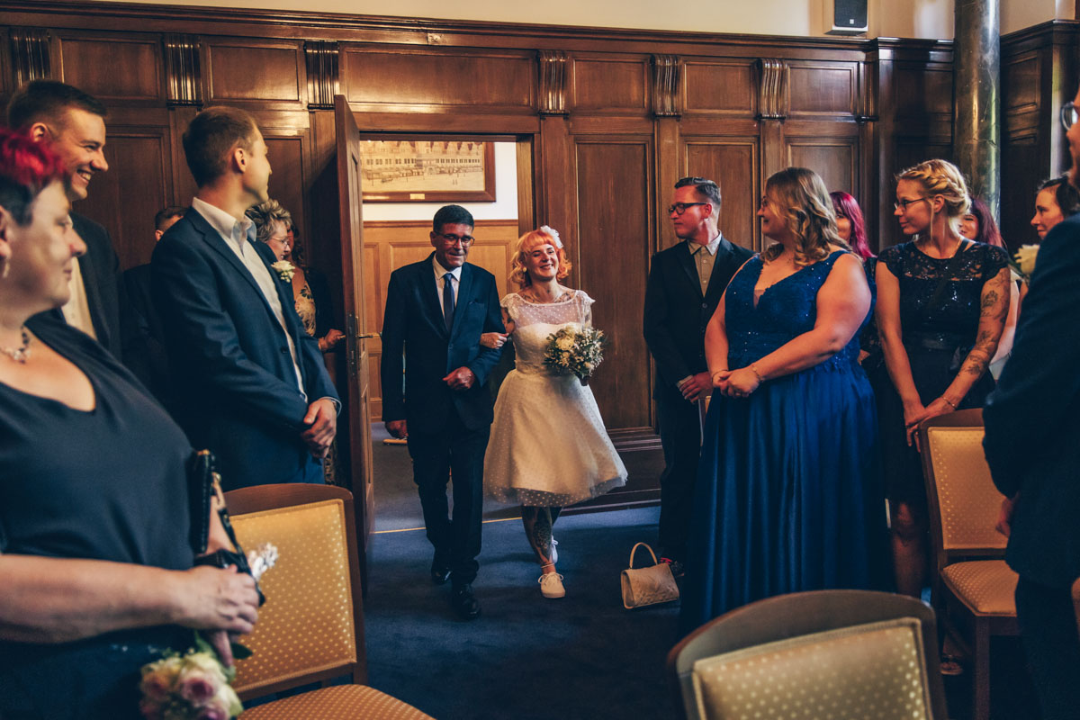 standesamtliche Trauung standesamt leipzig Hochzeitsfotograf Leipzig urbane Hochzeit im Sommer