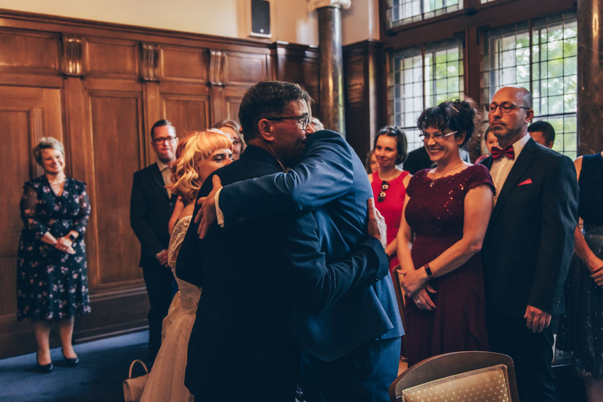 standesamtliche Trauung standesamt leipzig Hochzeitsfotograf Leipzig urbane Hochzeit im Sommer