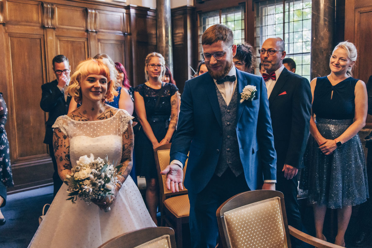 standesamtliche Trauung standesamt leipzig Hochzeitsfotograf Leipzig urbane Hochzeit im Sommer
