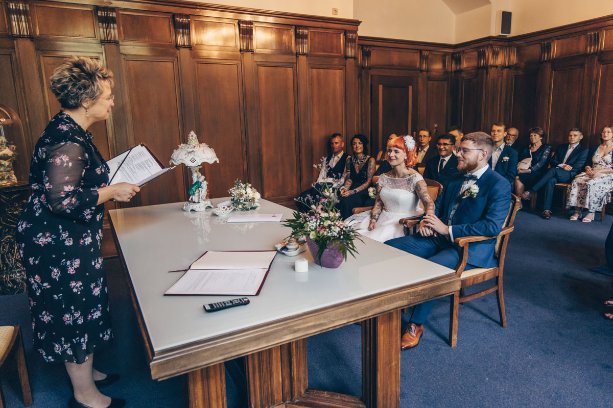 standesamtliche Trauung standesamt leipzig Hochzeitsfotograf Leipzig urbane Hochzeit im Sommer
