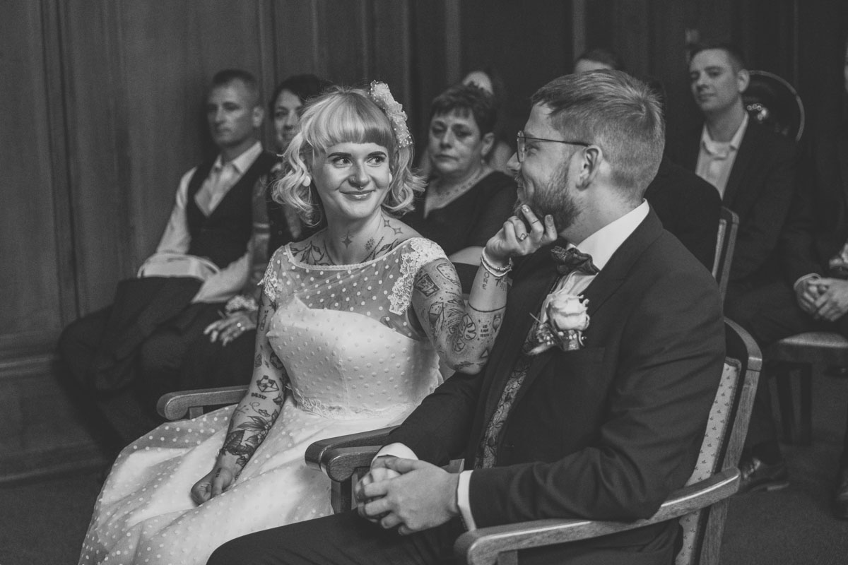 standesamtliche Trauung standesamt leipzig Hochzeitsfotograf Leipzig urbane Hochzeit im Sommer