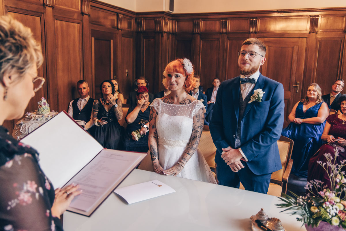 standesamtliche Trauung standesamt leipzig Hochzeitsfotograf Leipzig urbane Hochzeit im Sommer
