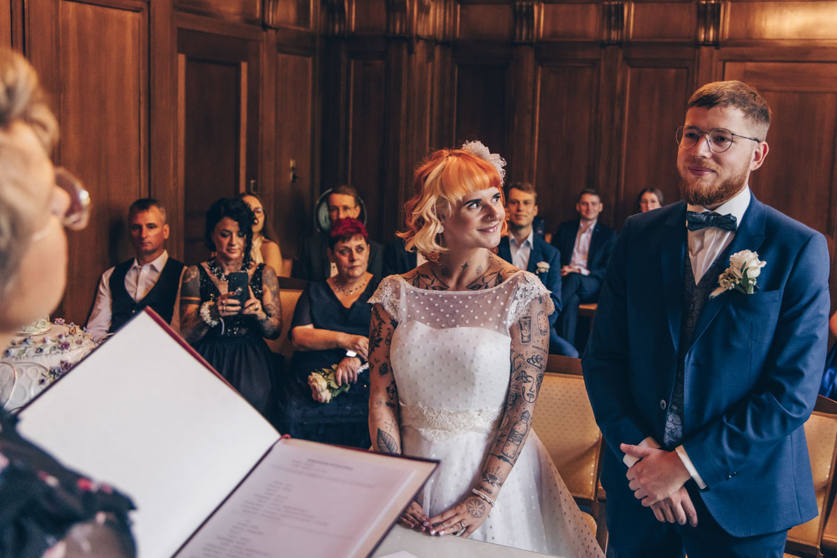 standesamtliche Trauung standesamt leipzig Hochzeitsfotograf Leipzig urbane Hochzeit im Sommer