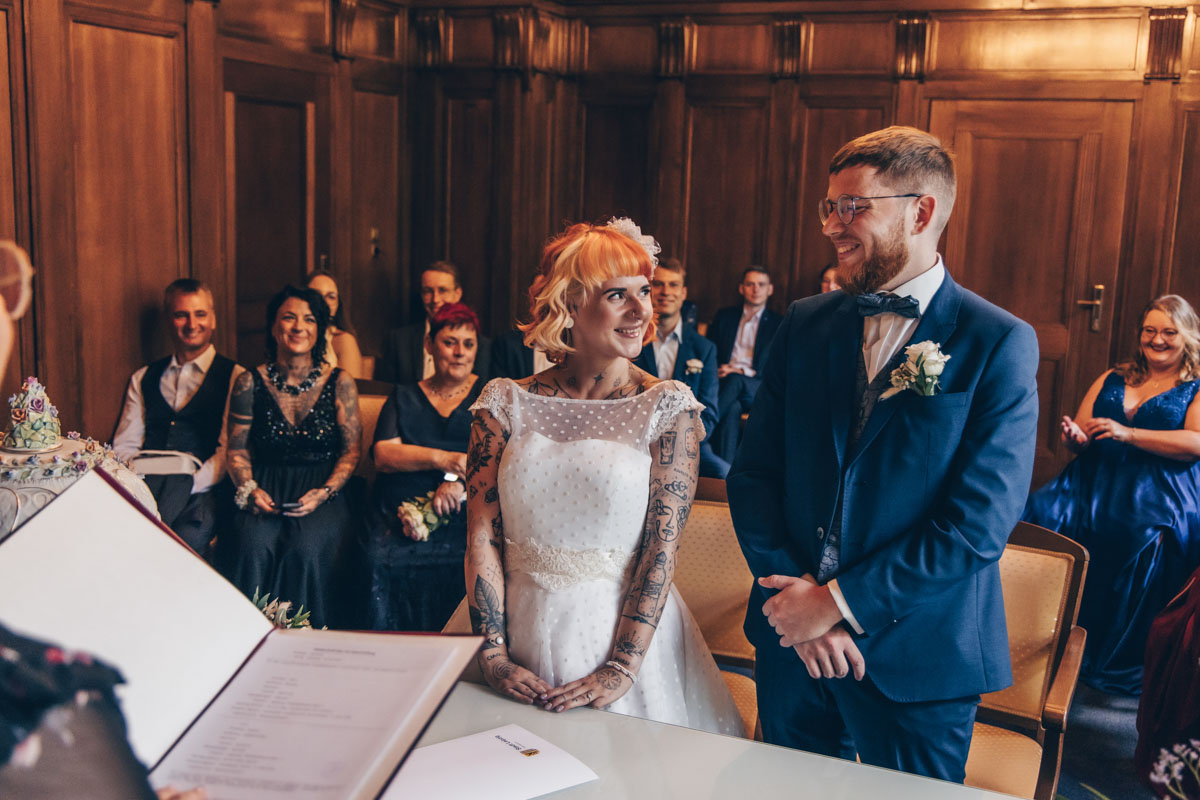 standesamtliche Trauung standesamt leipzig Hochzeitsfotograf Leipzig urbane Hochzeit im Sommer