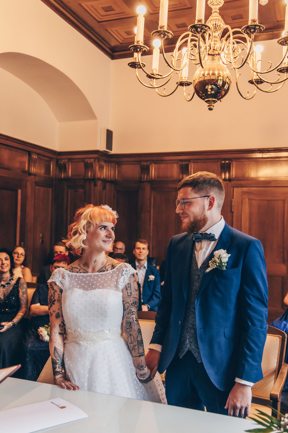 standesamtliche Trauung standesamt leipzig Hochzeitsfotograf Leipzig urbane Hochzeit im Sommer