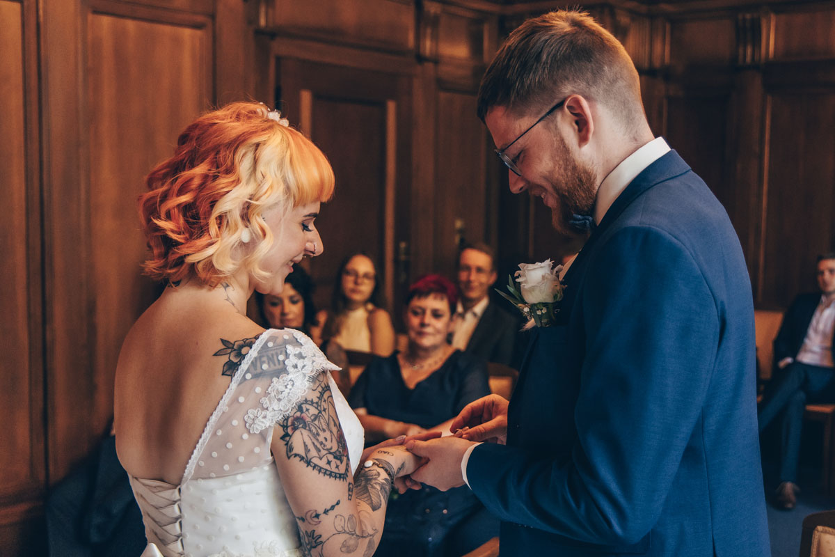 standesamtliche Trauung standesamt leipzig Hochzeitsfotograf Leipzig urbane Hochzeit im Sommer