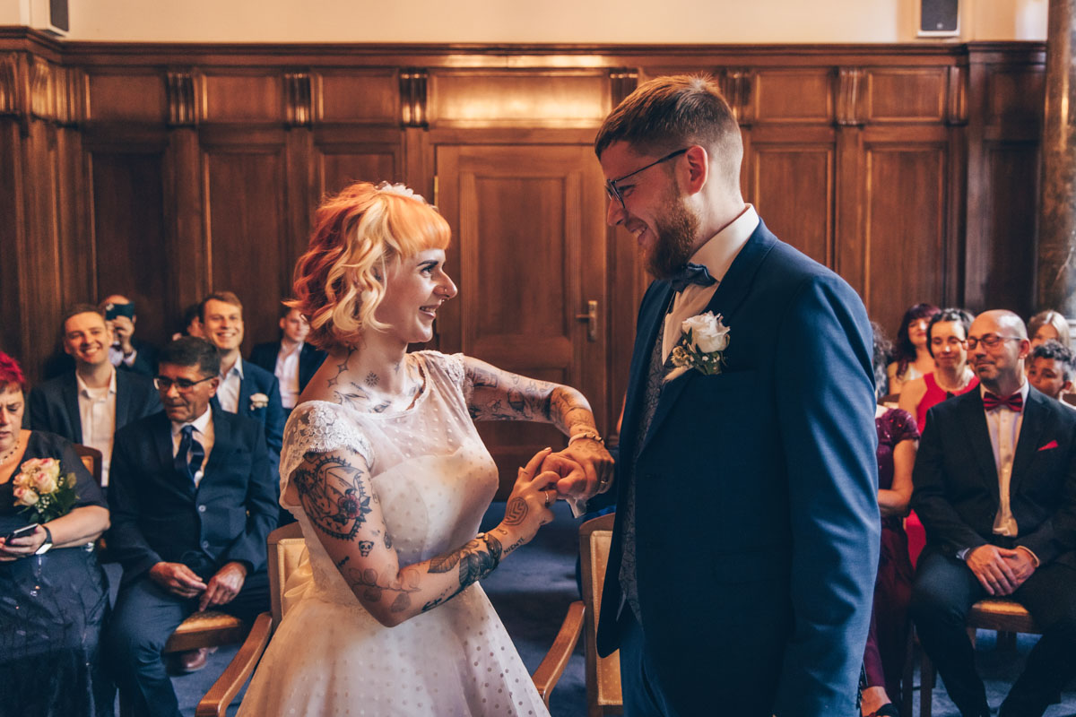 standesamtliche Trauung standesamt leipzig Hochzeitsfotograf Leipzig urbane Hochzeit im Sommer