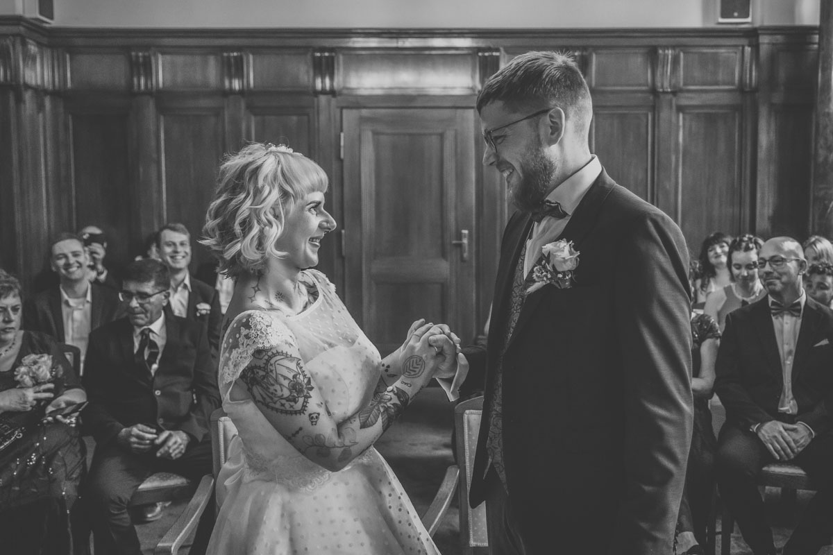 standesamtliche Trauung standesamt leipzig Hochzeitsfotograf Leipzig urbane Hochzeit im Sommer