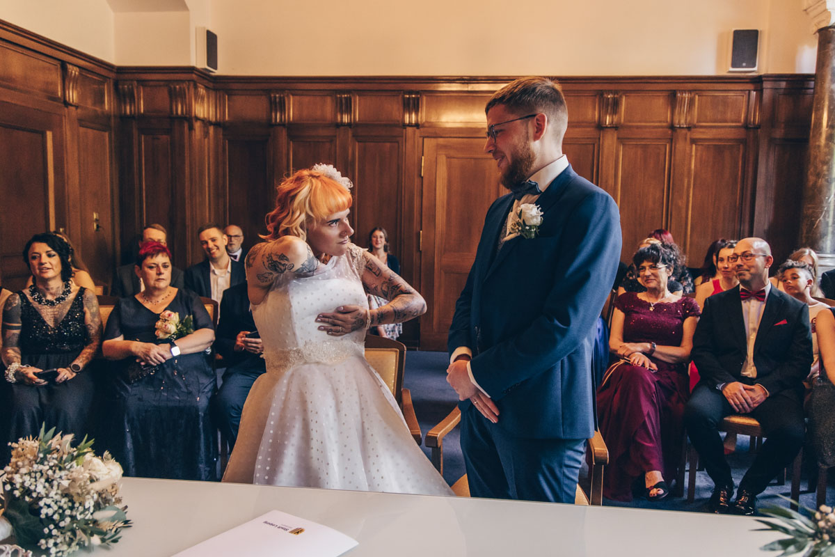 standesamtliche Trauung standesamt leipzig Hochzeitsfotograf Leipzig urbane Hochzeit im Sommer