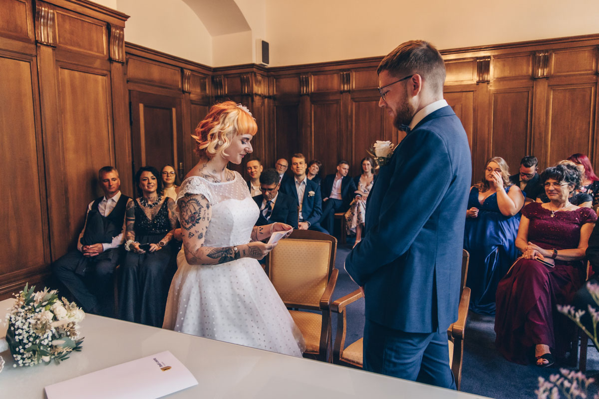 standesamtliche Trauung standesamt leipzig Hochzeitsfotograf Leipzig urbane Hochzeit im Sommer