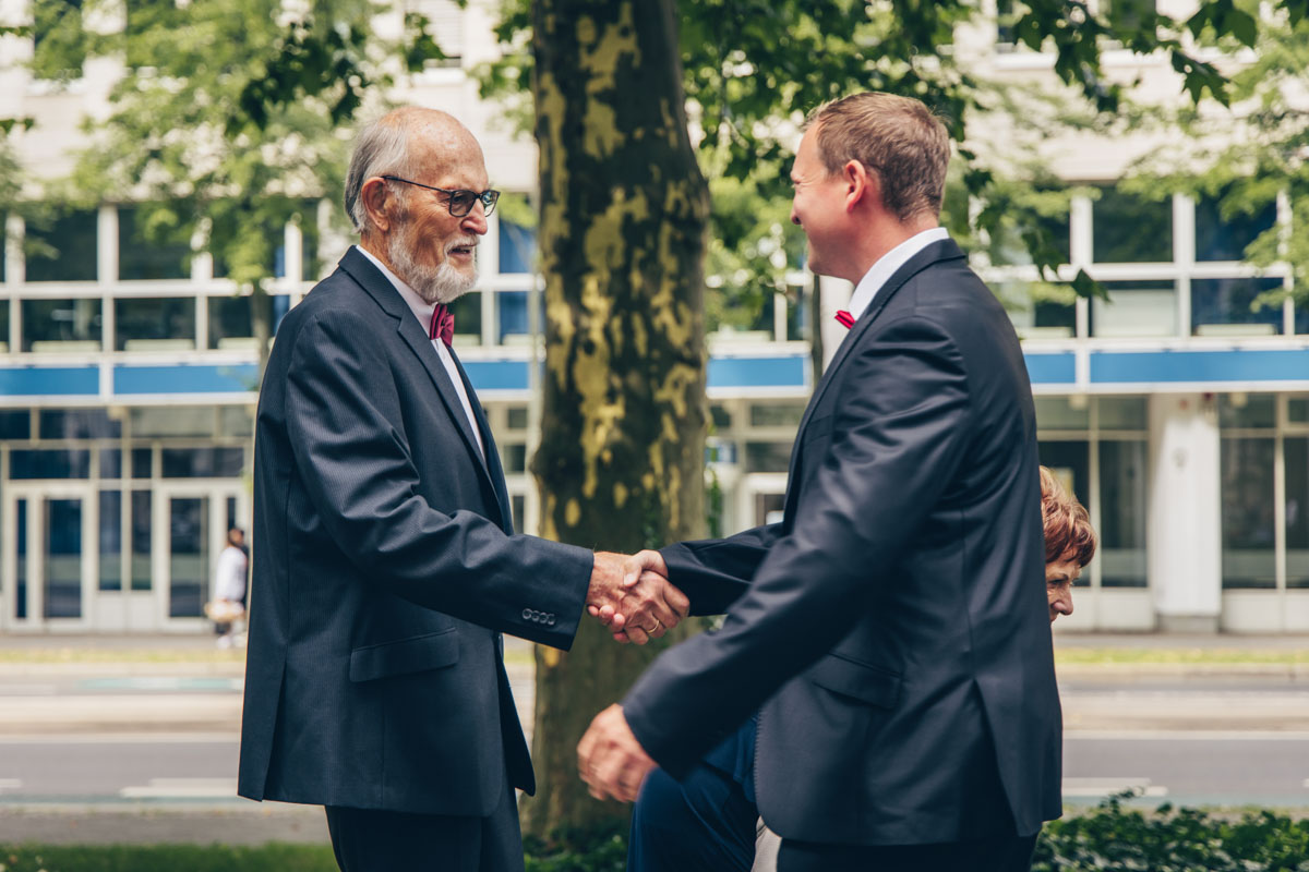 standesamtliche Trauung standesamt leipzig Hochzeitsfotograf Leipzig urbane Hochzeit im Sommer