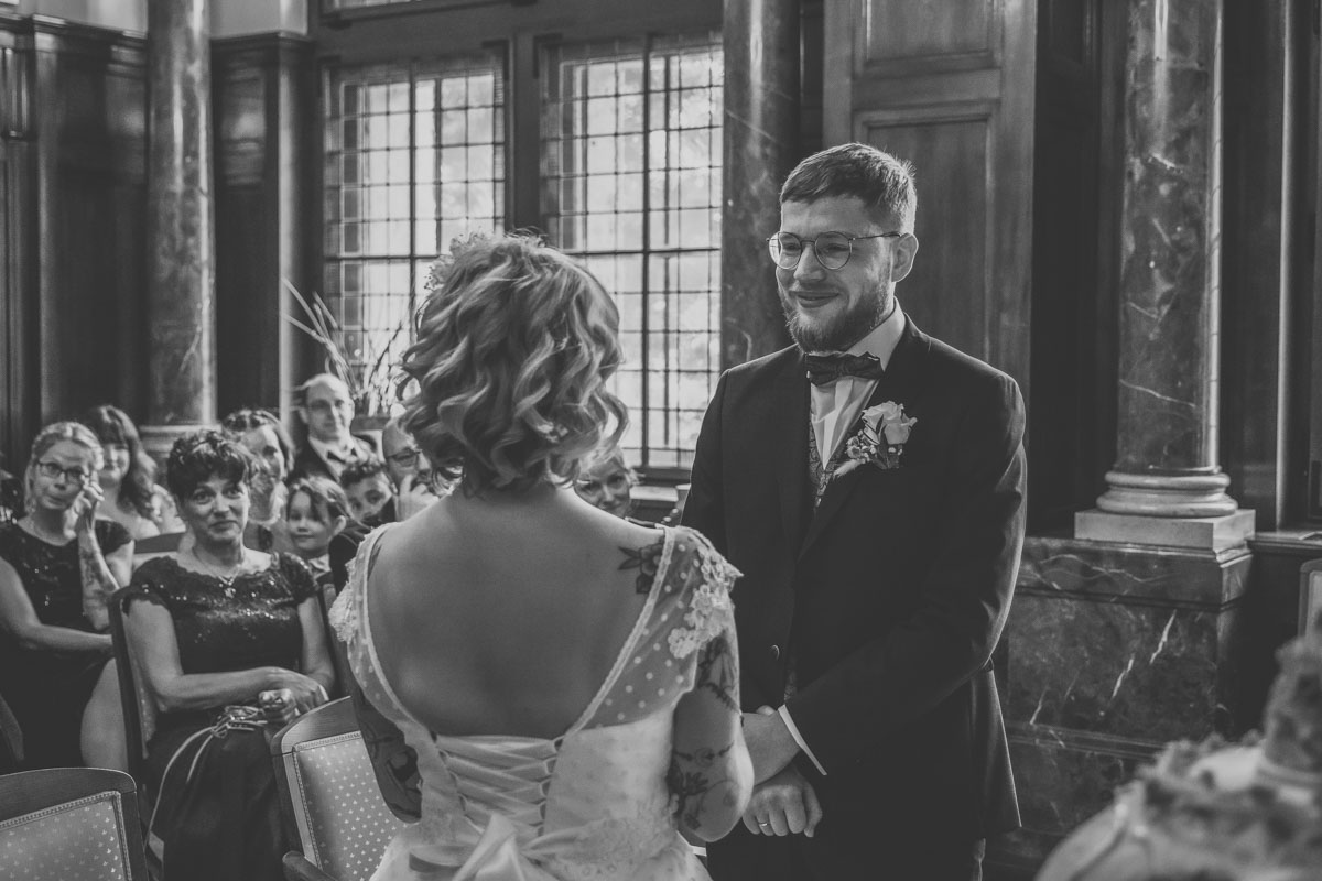 standesamtliche Trauung standesamt leipzig Hochzeitsfotograf Leipzig urbane Hochzeit im Sommer