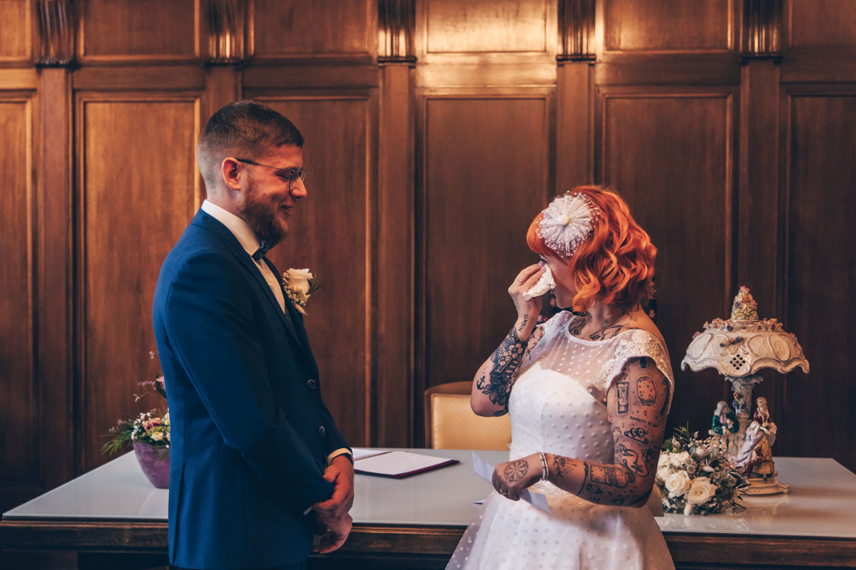 standesamtliche Trauung standesamt leipzig Hochzeitsfotograf Leipzig urbane Hochzeit im Sommer