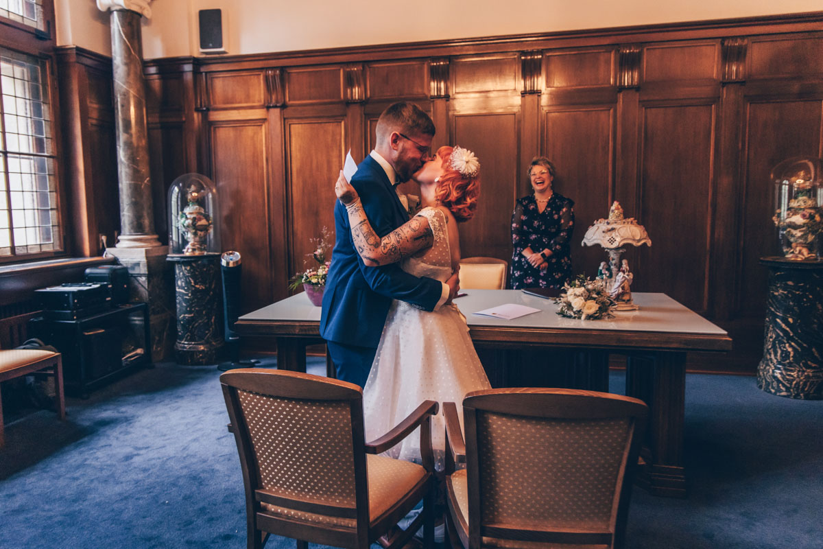 standesamtliche Trauung standesamt leipzig Hochzeitsfotograf Leipzig urbane Hochzeit im Sommer
