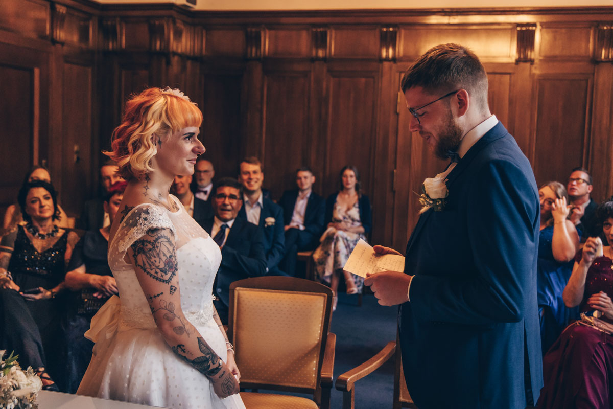 standesamtliche Trauung standesamt leipzig Hochzeitsfotograf Leipzig urbane Hochzeit im Sommer