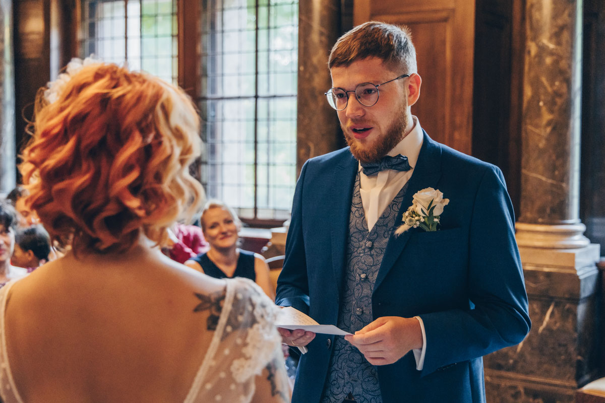 standesamtliche Trauung standesamt leipzig Hochzeitsfotograf Leipzig urbane Hochzeit im Sommer