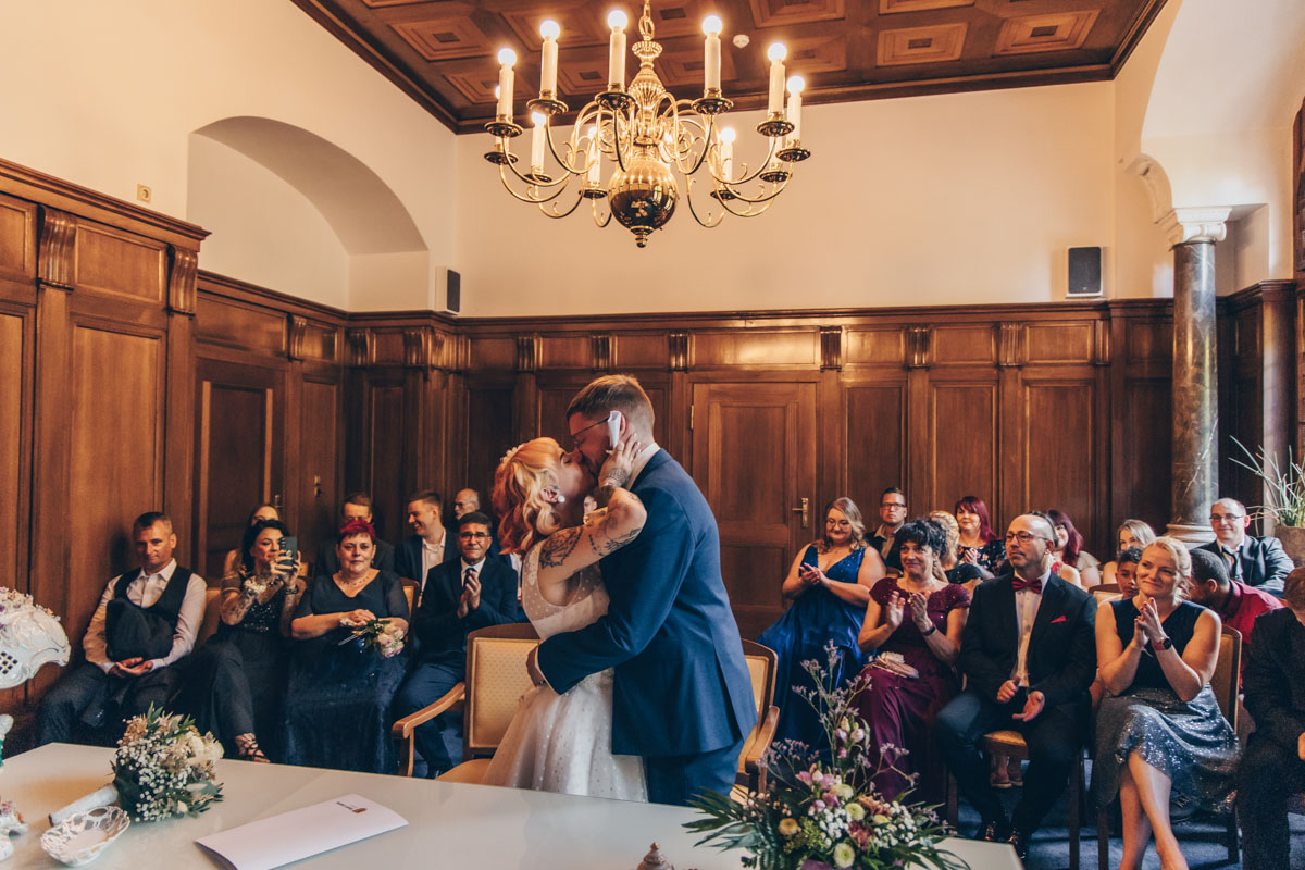 standesamtliche Trauung standesamt leipzig Hochzeitsfotograf Leipzig urbane Hochzeit im Sommer