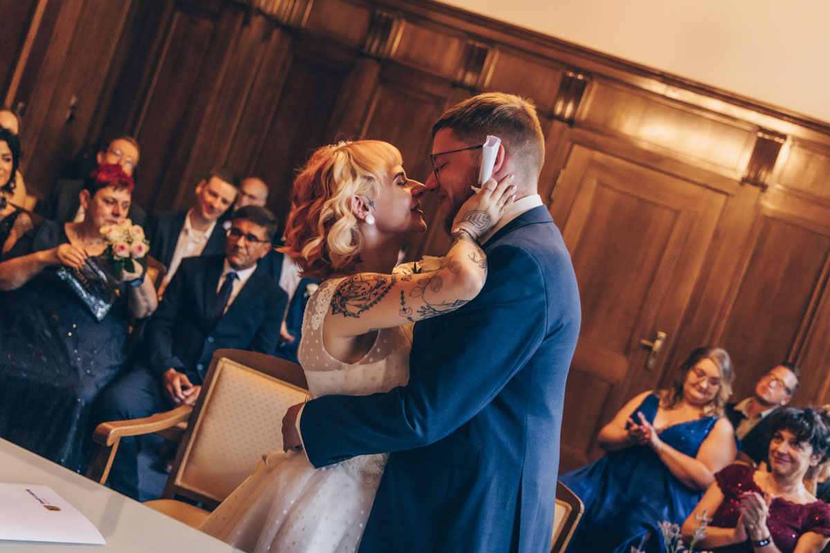 standesamtliche Trauung standesamt leipzig Hochzeitsfotograf Leipzig urbane Hochzeit im Sommer