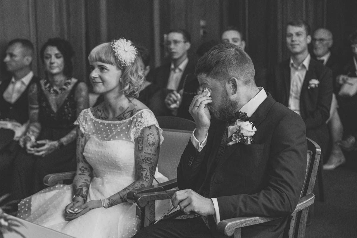 standesamtliche Trauung standesamt leipzig Hochzeitsfotograf Leipzig urbane Hochzeit im Sommer