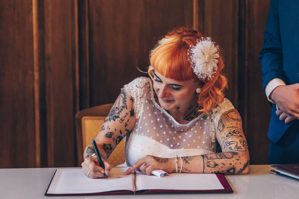 standesamtliche Trauung standesamt leipzig Hochzeitsfotograf Leipzig urbane Hochzeit im Sommer