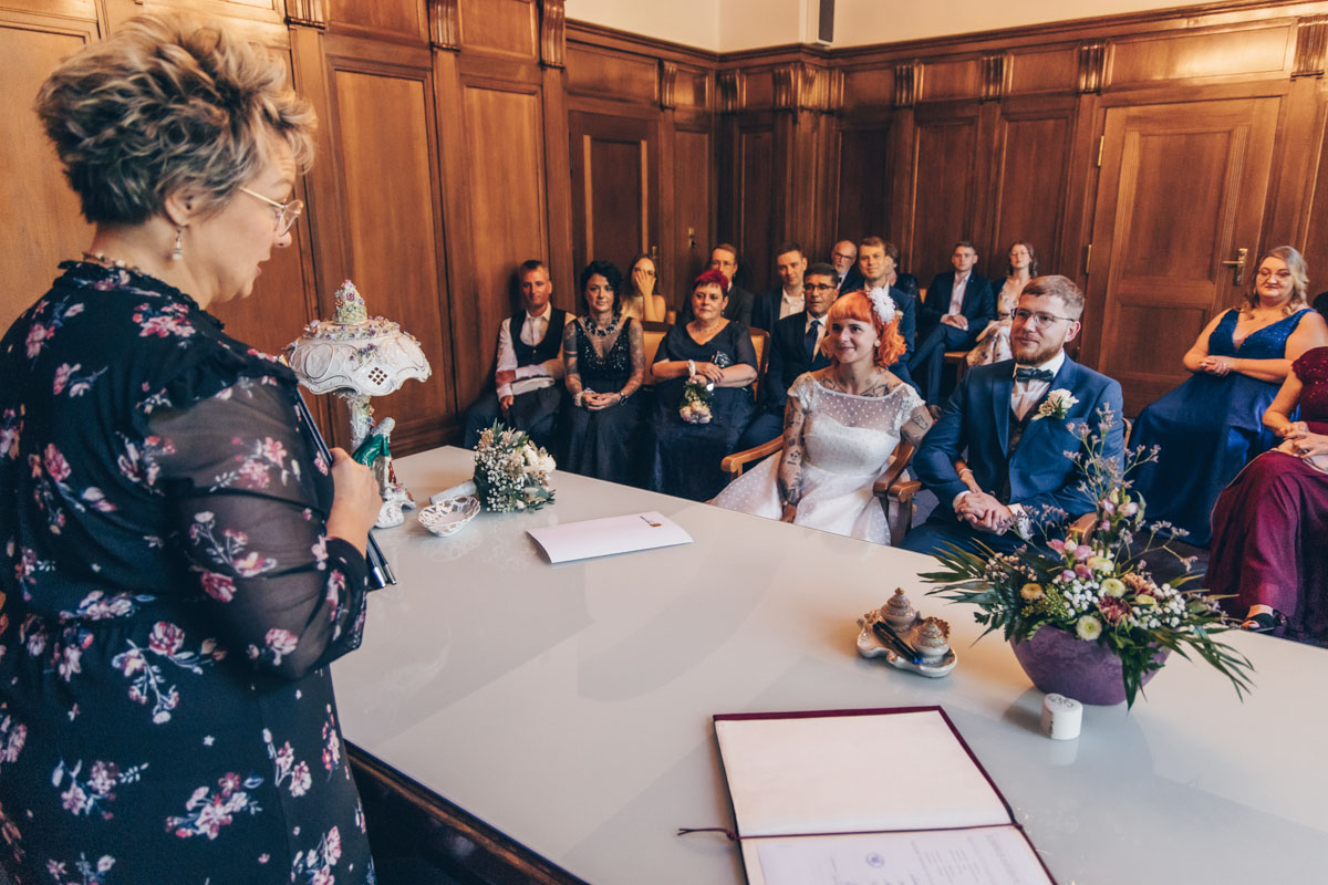 standesamtliche Trauung standesamt leipzig Hochzeitsfotograf Leipzig urbane Hochzeit im Sommer