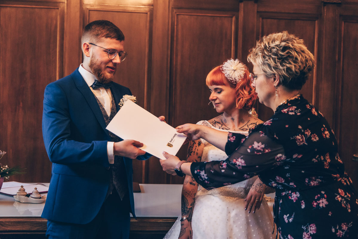 standesamtliche Trauung standesamt leipzig Hochzeitsfotograf Leipzig urbane Hochzeit im Sommer