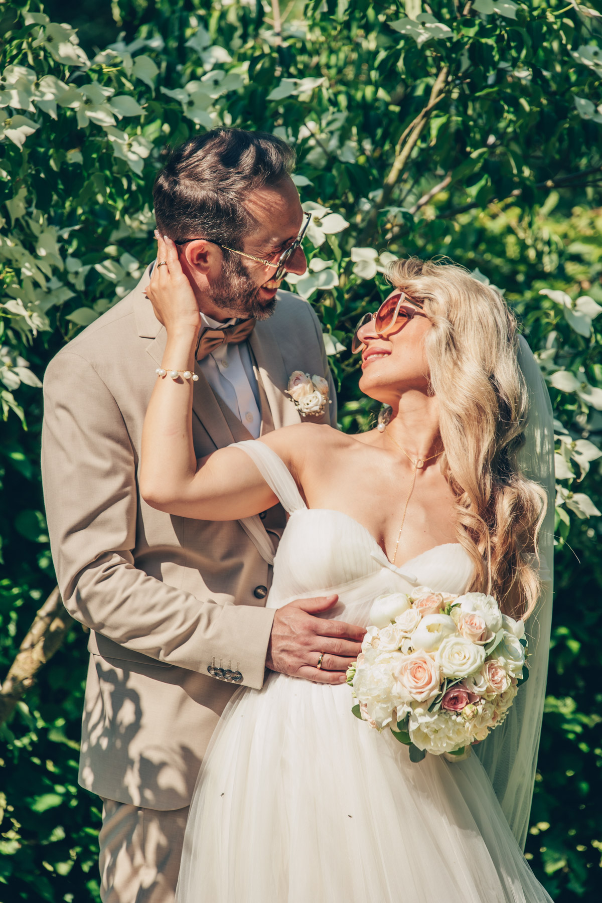 freie emotionale Trauung mit Hochzeitsfotograf auf Schloss Rogaesen